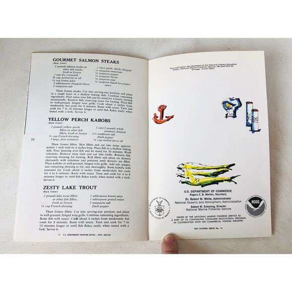 Vintage 1976 Fish Shellfish Recipe Pamphlet Over The Coals Summer Barbecue Beach - Picture 10 of 13
